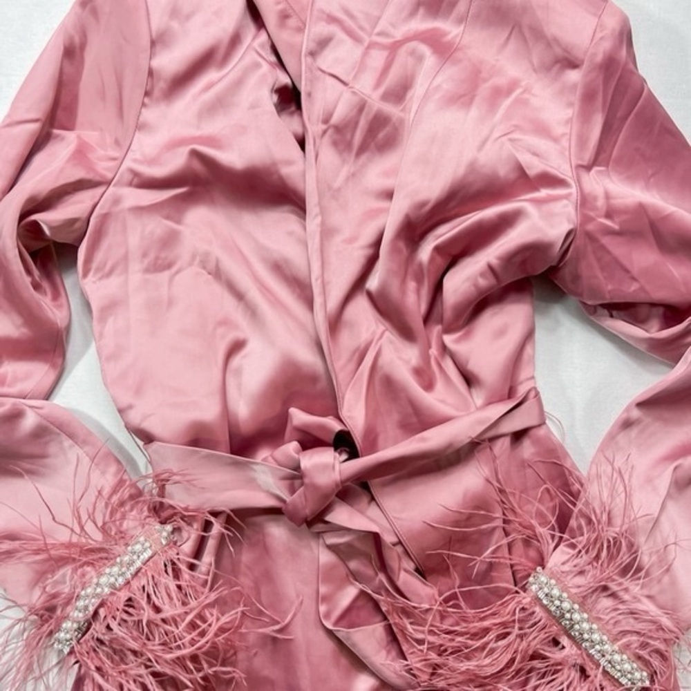 Naked Wardrobe 'The Statement' Silky Pink Duster SMLElegant Pink Feather - Picture 1 of 5